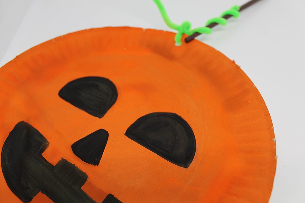 How to Make a Paper Plate Pumpkin - Step 6