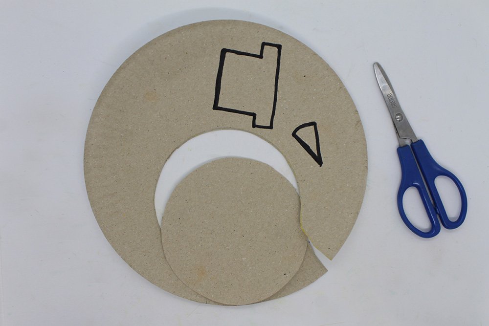 How to Make a Paper Plate Snowman - Step 5
