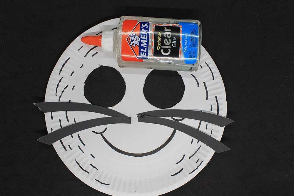 How to Make a Paper Plate Cat - Step 17