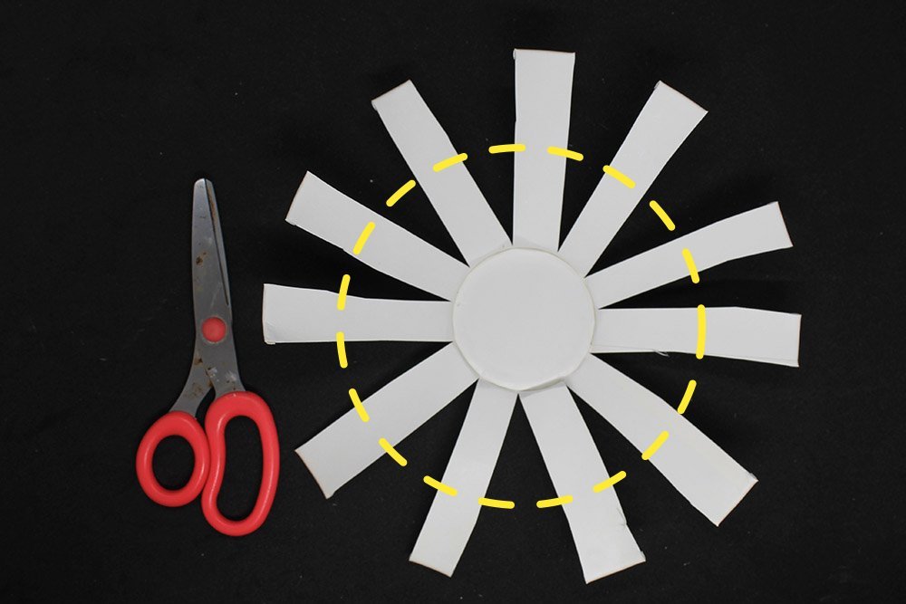 How to Make a Paper Plate Flower Wreath - Step 9