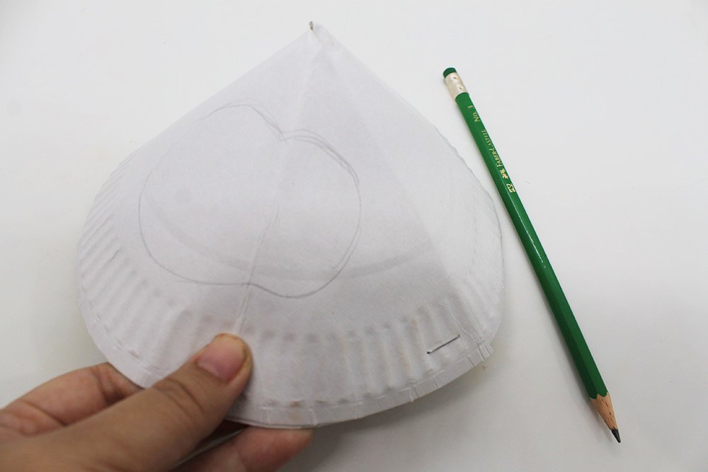 How to Make a Paper Plate Turtle - Step 12