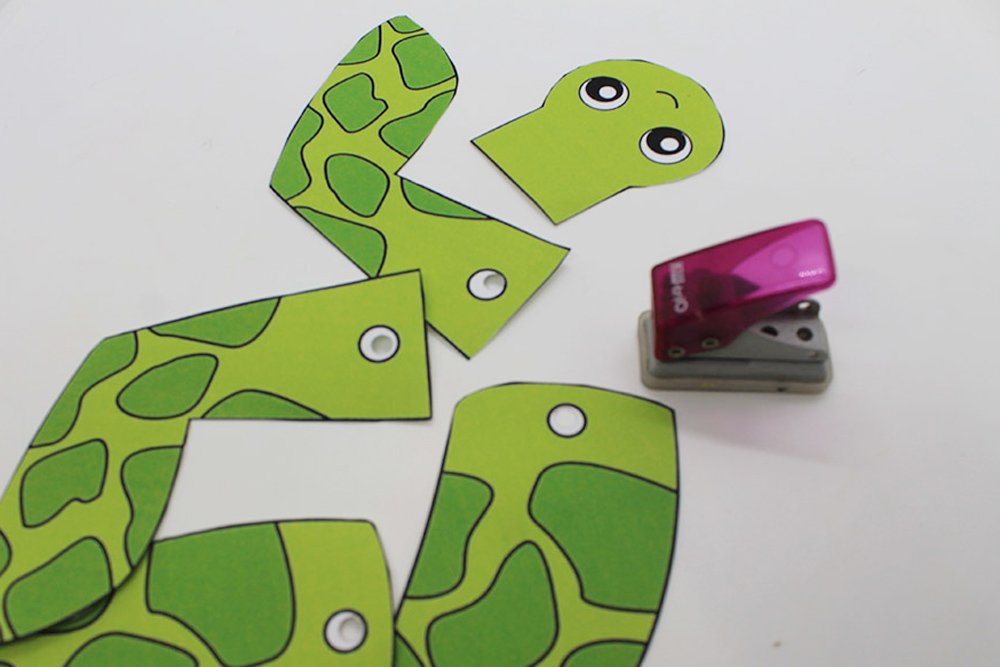 How to Make a Paper Plate Turtle - Step 20