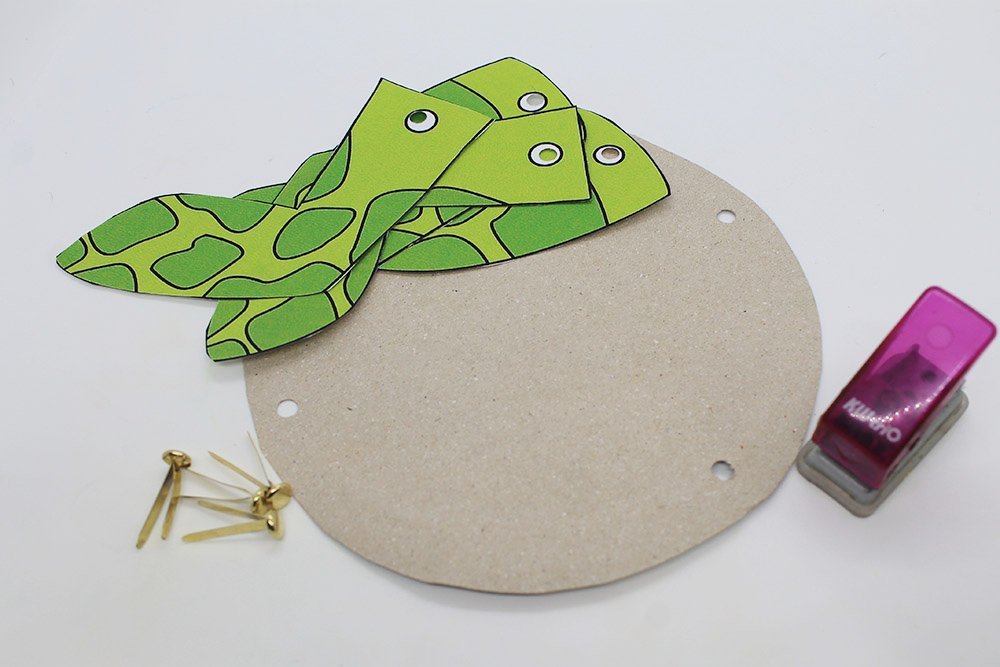 How to Make a Paper Plate Turtle - Step 27